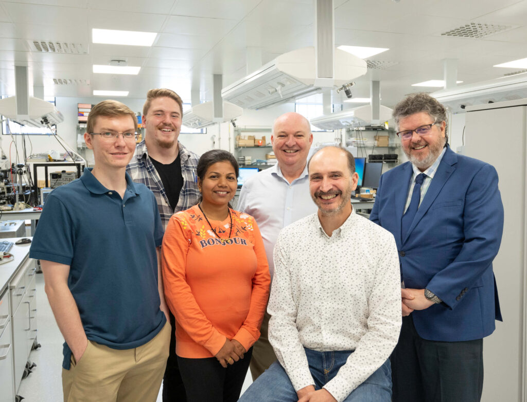 Group photo with Tyndall Visiting Fellow Prof. Wallace in Tyndall lab